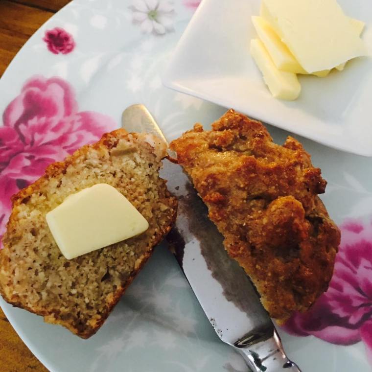 apple cinnamon muffin.jpg