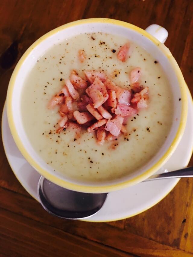 creamy cauliflower soup with bacon